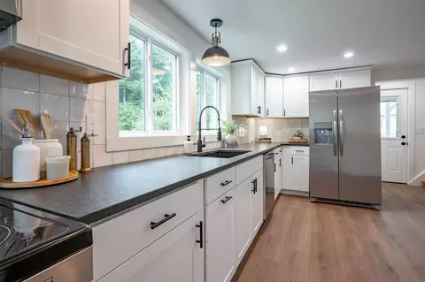 Kitchen - 193 E Dunstable Rd, Nashua, NH 03062 photo 6 of 7