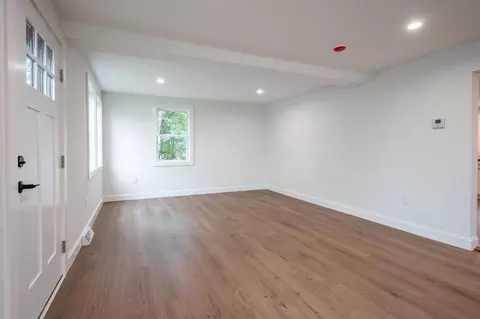 Living - 193 E Dunstable Rd, Nashua, NH 03062 photo 6 of 7