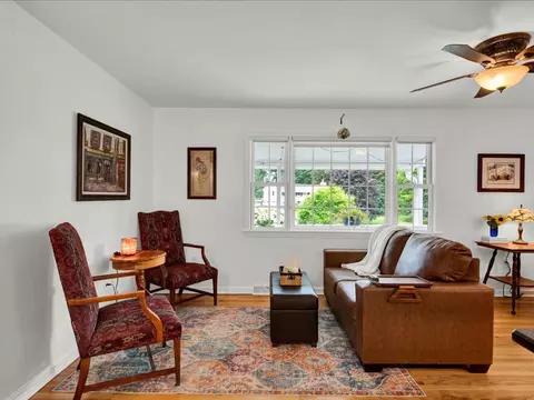 Living - 13 Pinehurst Dr, Jericho, VT 05465 photo 2 of 4