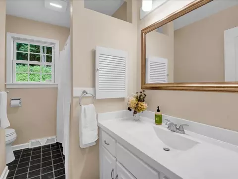 Bath - 13 Pinehurst Dr, Jericho, VT 05465 photo 4 of 5