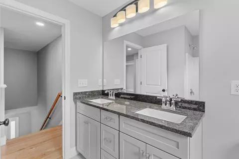 Entry Way - 17 Bernice St, Hooksett, NH 03106 photo 5 of 6