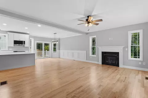 Living - 17 Bernice St, Hooksett, NH 03106 photo 2 of 6