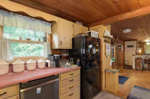 Kitchen - 20 Barlow Rd, Springfield, VT 05156 photo 4 of 4