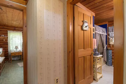 Entry Way - 20 Barlow Rd, Springfield, VT 05156 photo 1 of 1