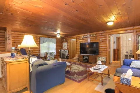 Living - 20 Barlow Rd, Springfield, VT 05156 photo 1 of 4