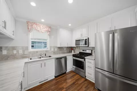 77 Hayes Park, Exeter, NH 03833 photo 4
