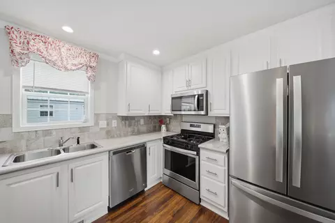 77 Hayes Park, Exeter, NH 03833 photo 3