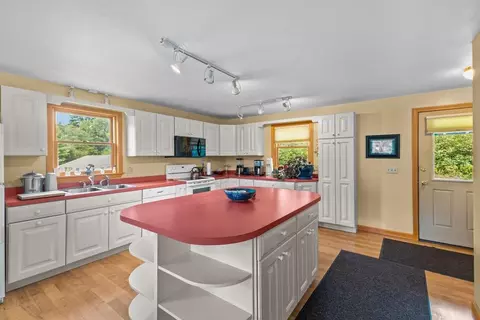 Kitchen - 74 Pratt Rd, Worcester, VT 05682 photo 2 of 3
