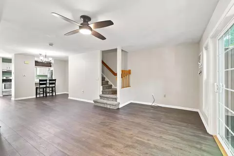 Living - 1465 Hooksett Rd #214, Hooksett, NH 03106 photo 5 of 7