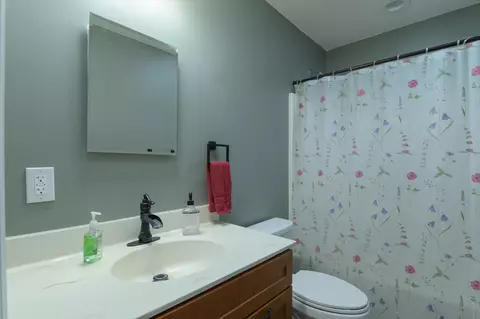 Bath - 844 Greeley Rd, Springfield, VT 05156 photo 3 of 4