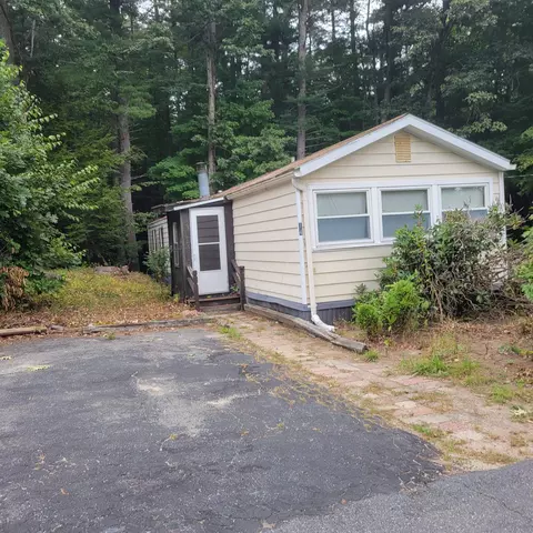 14 Susan St, Danville, NH 03819