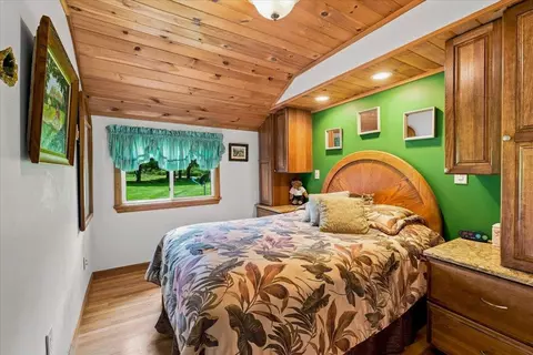 Bedroom - 435 Lendway Ln, Johnson, VT 05656 photo 4 of 6