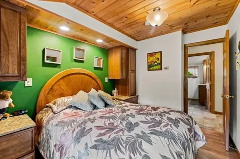 Bedroom - 435 Lendway Ln, Johnson, VT 05656 photo 3 of 6