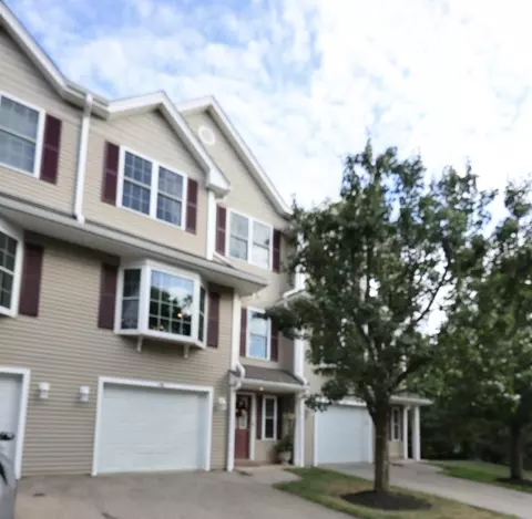 76 Pear Tree Ln, Newmarket, NH 03857