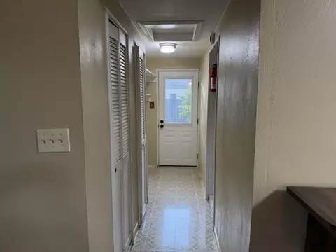 Entry Way - 6 Sanborn Rd, Hampton, NH 03842 photo 1 of 1