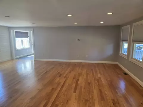 Living - 82 Dutton Rd, Pelham, NH 03076 photo 2 of 4
