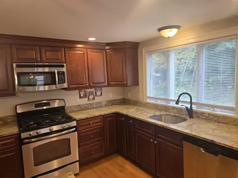 Kitchen - 82 Dutton Rd, Pelham, NH 03076 photo 3 of 4