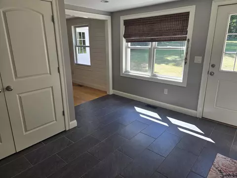 Entry Way - 82 Dutton Rd, Pelham, NH 03076 photo 3 of 5