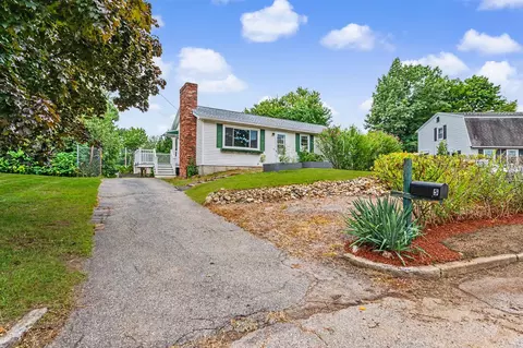 5 Estate Dr, Manchester, NH 03104