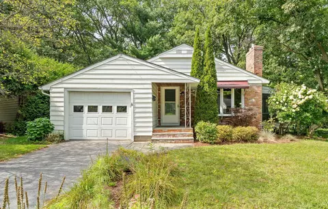106 Killarney Dr, Burlington, VT 05408