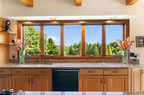 Kitchen - 47 Oak Hill Dr, Dummerston, VT 05301 photo 3 of 4