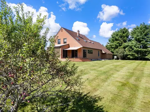 Exterior - 47 Oak Hill Dr, Dummerston, VT 05301 photo 2 of 7