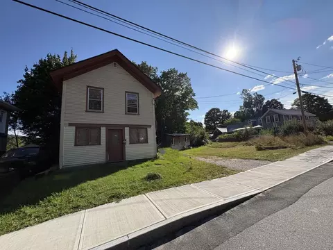 81 Vine St, Northfield, VT 05663
