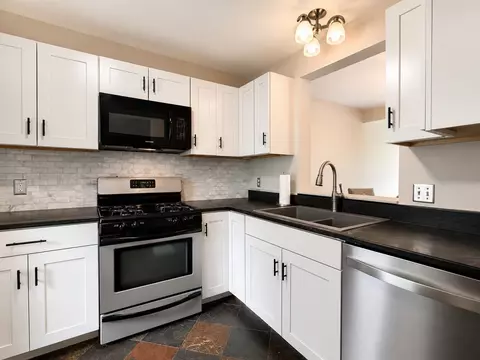 Kitchen - 76 Seth Cir, Williston, VT 05495 photo 1 of 3