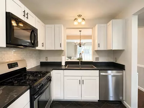 Kitchen - 76 Seth Cir, Williston, VT 05495 photo 3 of 3
