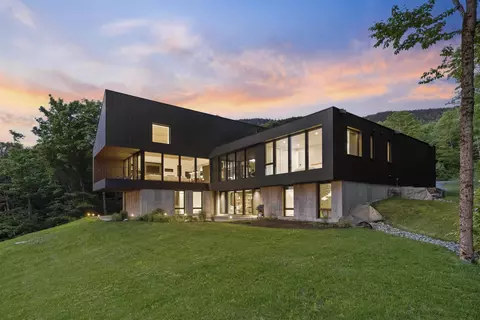811 Bear Creek Ln, Waterbury, VT 05676