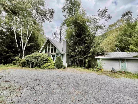 4246 Vermont 100 Rte, Plymouth, VT 05056