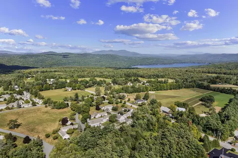 13 Hilltop Pl, New London, NH 03257