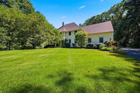 11 Olde Village Rd, Salem, NH 03079