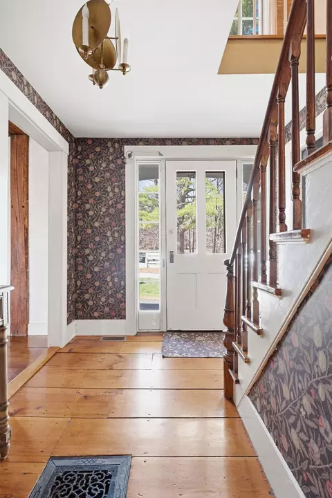 Entry Way - 183 Waterloo St, Warner, NH 03278 photo 4 of 4