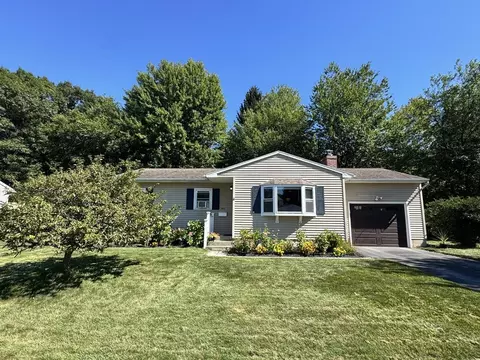4 Killoran Dr, Essex Junction, VT 05452