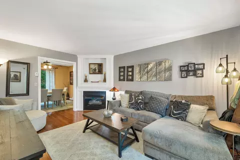Living - 8 Knoll Rd, Wolfeboro, NH 03894 photo 1 of 1