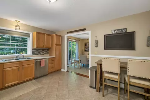 Kitchen - 8 Knoll Rd, Wolfeboro, NH 03894 photo 3 of 4