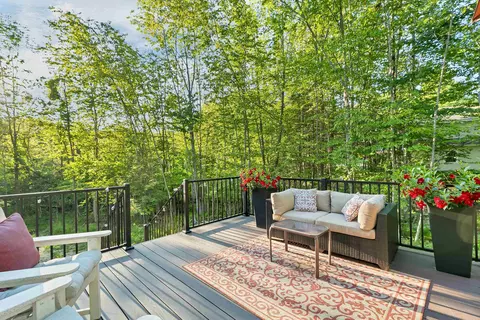 Exterior - 8 Knoll Rd, Wolfeboro, NH 03894 photo 6 of 8