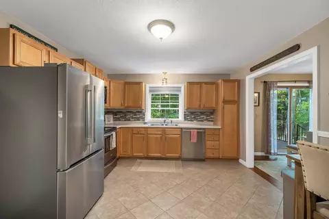 Kitchen - 8 Knoll Rd, Wolfeboro, NH 03894 photo 2 of 4