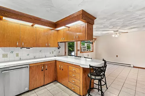 Kitchen - 36 Governor Dinsmore Rd, Windham, NH 03087 photo 4 of 8