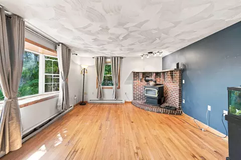 Living - 36 Governor Dinsmore Rd, Windham, NH 03087 photo 6 of 7