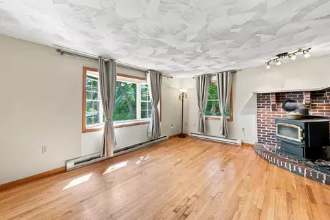 Living - 36 Governor Dinsmore Rd, Windham, NH 03087 photo 5 of 7