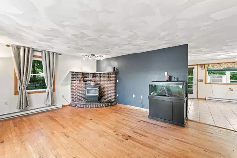 Living - 36 Governor Dinsmore Rd, Windham, NH 03087 photo 7 of 7