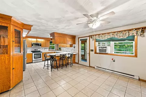 Kitchen - 36 Governor Dinsmore Rd, Windham, NH 03087 photo 7 of 8