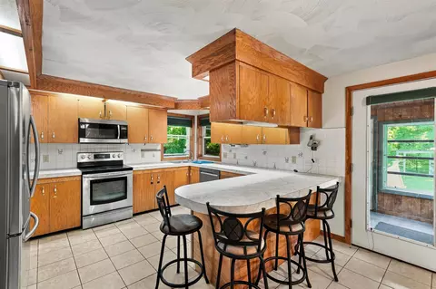 Kitchen - 36 Governor Dinsmore Rd, Windham, NH 03087 photo 5 of 8
