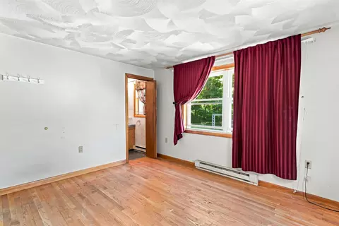 Living - 36 Governor Dinsmore Rd, Windham, NH 03087 photo 4 of 7
