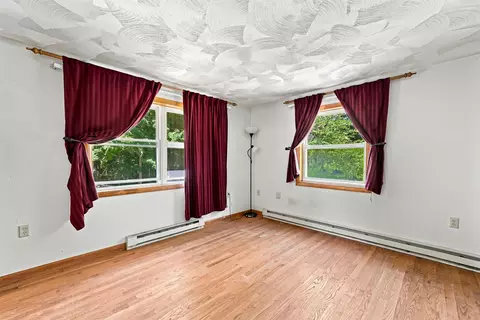 Living - 36 Governor Dinsmore Rd, Windham, NH 03087 photo 3 of 7