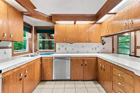 Kitchen - 36 Governor Dinsmore Rd, Windham, NH 03087 photo 1 of 8