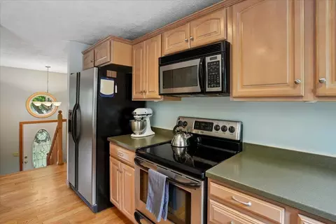 Kitchen - 4 Debbie St, Hooksett, NH 03106 photo 5 of 5