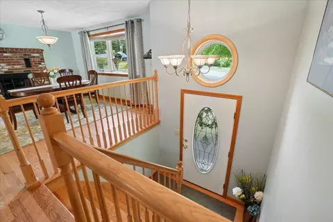 Entry Way - 4 Debbie St, Hooksett, NH 03106 photo 2 of 3